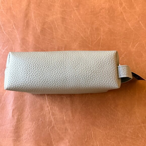 The United Airlines Therabody Polaris Business Class Amenity Kit - Picture 12 of 14